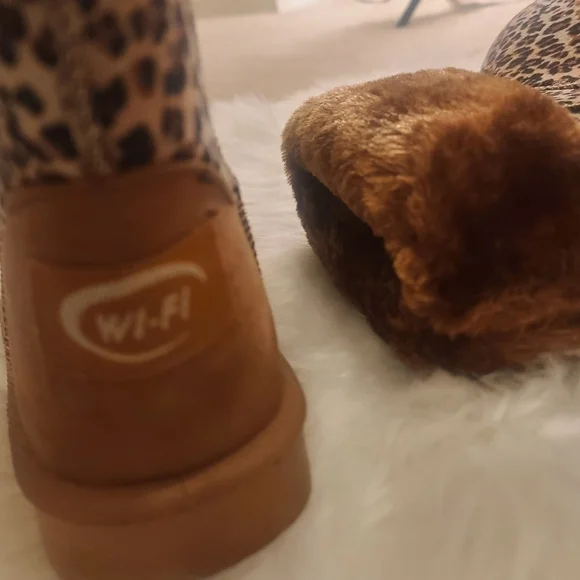 BNIB child's Wi-Fi Fuzzy leopard print boots! - Picture 10 of 11